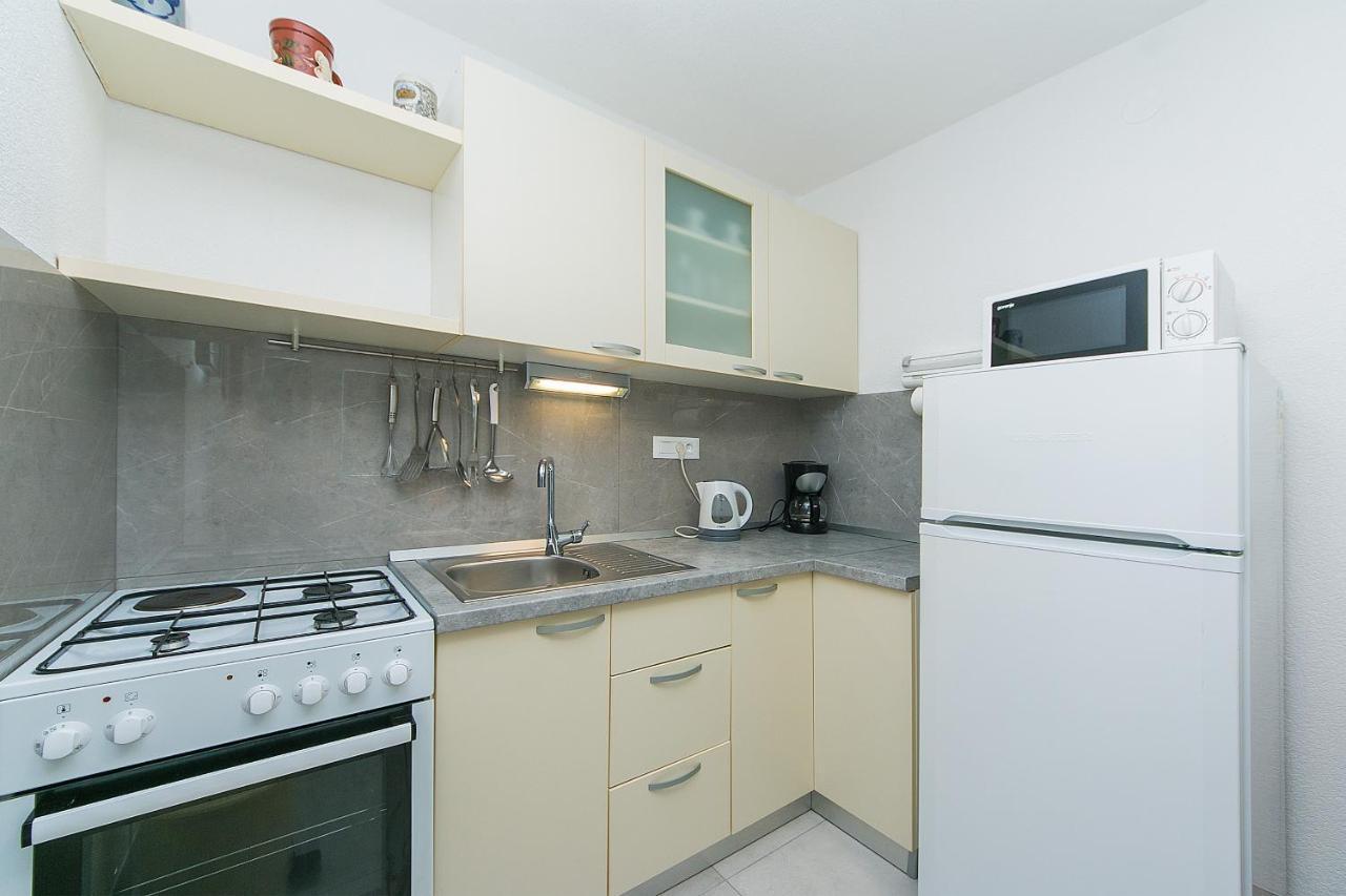 Apartments By The Sea Brela, Makarska - 20778 Kültér fotó