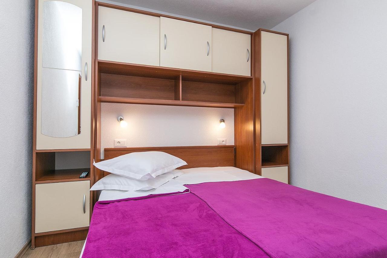 Apartments By The Sea Brela, Makarska - 20778 Kültér fotó