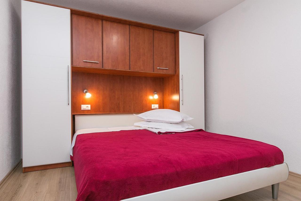 Apartments By The Sea Brela, Makarska - 20778 Kültér fotó