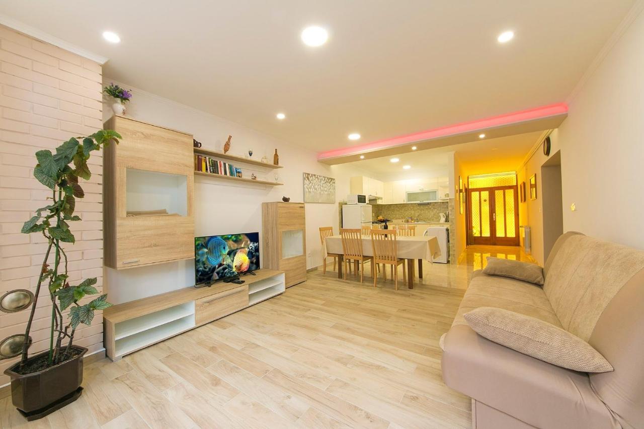 Apartments By The Sea Brela, Makarska - 20778 Kültér fotó