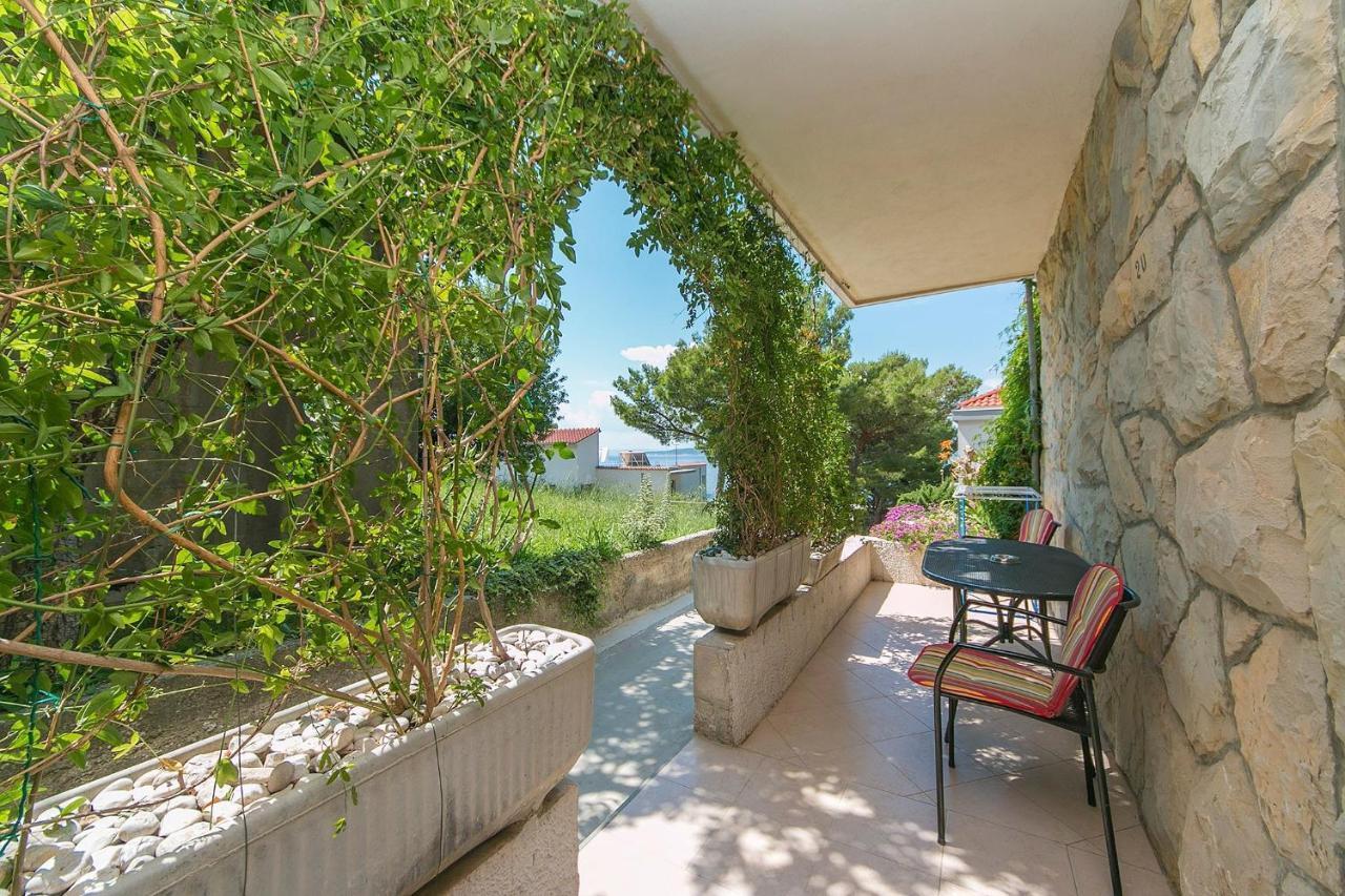 Apartments By The Sea Brela, Makarska - 20778 Kültér fotó