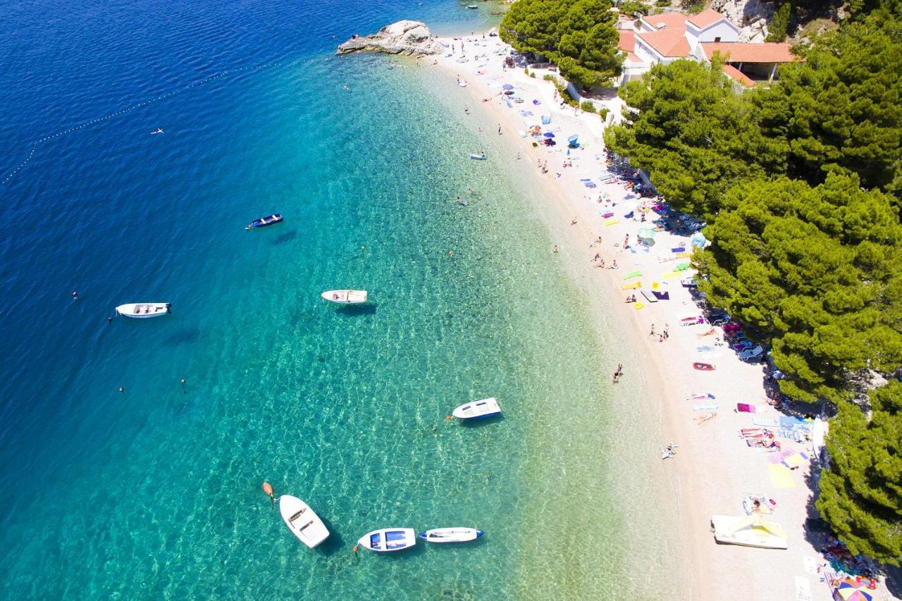 Apartments By The Sea Brela, Makarska - 20778 Kültér fotó