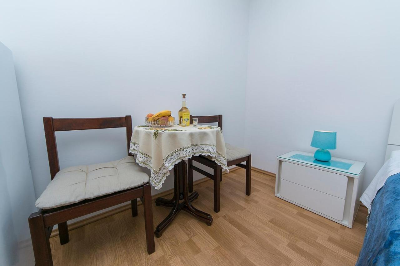 Apartments By The Sea Brela, Makarska - 20778 Kültér fotó